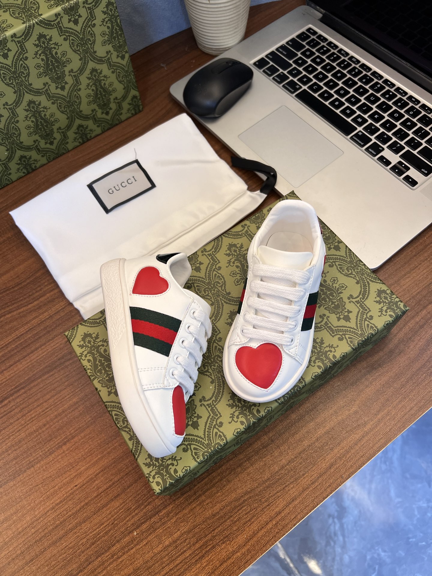 Children's shoes child